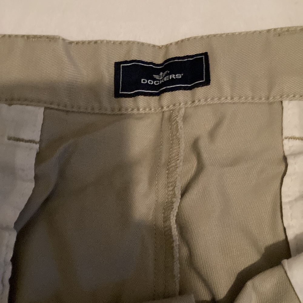 Dockers - Picture 2 of 3